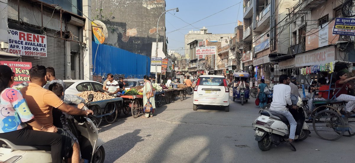 SarpalAjay's tweet photo. @ArvindKejriwal @MCD_Delhi @dtptraffic thetraffic is getting jam daily because of  illegal vegetable vendors please remove these vegetable carts https://t.co/lrt1VOJ4pH 12 Oct 2023 Place K - 14 Krishna Nagar DELHI-110051 Near MEC Institute. Please send police urgently.9958300278 https://t.co/1wH9puxkuB