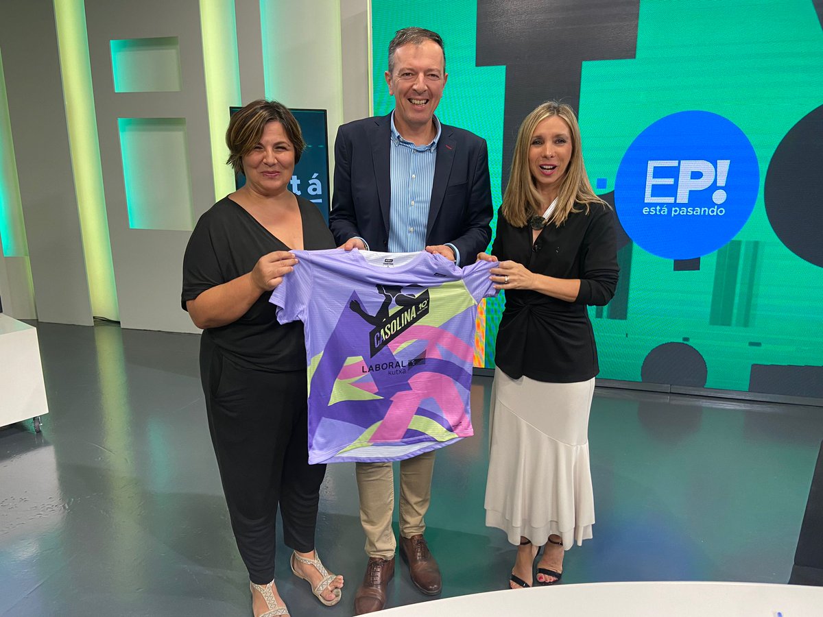 casolinavarra's tweet photo. 🏃♀️🏃♂️ La #Casolina2023 | EN #TELEVISIÓN 📺
Ayer presentamos la décima edición de la @casolinavarra en el programa #EstáPasando, de @NavarraTV. Gracias, @amaiamadinab, por la invitación: https://t.co/yKpkX50YEk
👉 ¿Aún no te has apuntado?🤳 INSCRIPCIONES: https://t.co/aBvq0AWFs7 https://t.co/E4KOtOSLY8