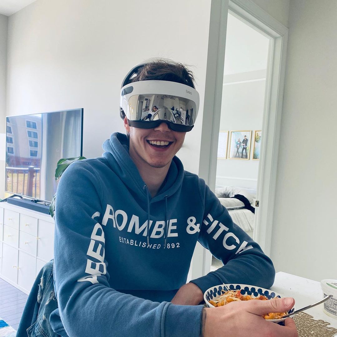 Breocare's tweet photo. Good morning, and in case I don't see you, good afternoon, good evening, and good night!🌞🌟🌛 #thursdaymorning #breo #breomassager https://t.co/8d071tI4r7