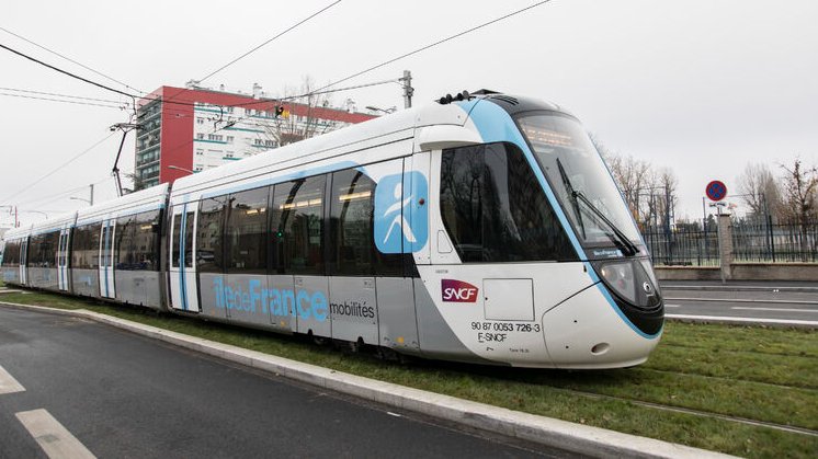 Actu_Transilien's tweet photo. 📄Lors du conseil d’administration @IDFmobilites, le groupement - @SNCFVoyageurs &amp; @groupekeolis - a été désigné pour l’exploitation des lignes de tram-train T4, T11, ainsi que la branche Esbly-Crécy de la Ligne P.
Le contrat débutera dès novembre 2023. https://t.co/40cbsdmGol
