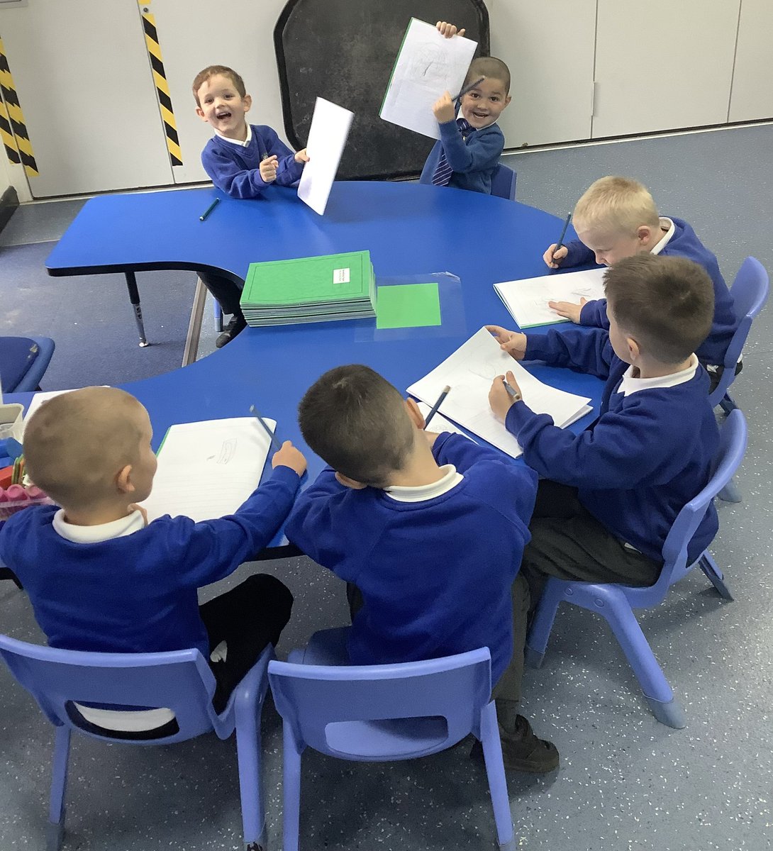 RecHiStPrimary's tweet image. When #DrawingClub attracts a group of enthusiastic boys to do their writing first! 🤩🤩🤩🙌🏻 @GregBottrill