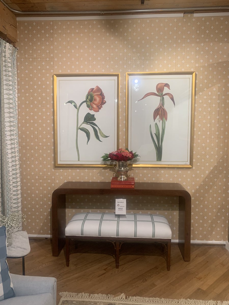 BigFishArt's tweet photo. We”re Open. Welcome  to Iconic Pineapple  Award Winning Wall Decor!!!  Market Square #247 Next to Thibaut.  Now online https://t.co/pOFoCeXEzk #interiordesigners  #marketsquare #casualluxuary  #homeaccentstoday #thibaut #iconicpineapple  #hpmkt2023 https://t.co/xRX2l7IJvE
