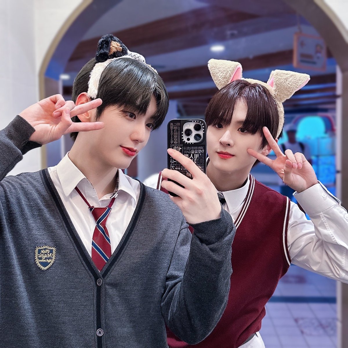 TheKingDom_GF's tweet photo. [HWON👑]

사랑하는 우리 유성이 형~❤️ 오늘 세상에서 제일 행복한 날이 되었길 바라고 생일 기념으로 같이 놀이공원 간 것도 너무 재밌었어용 ㅋㅎㅋㅎㅋㅋ 겁쟁이라 놀리면 가만 안 둠 아무튼!! 생일 진짜 진짜 축하해요❤️

#KINGDOM #킹덤 #HWON #훤
#IVAN #아이반 #아이러브_바니_데이
#HBD_IVAN
#HAPPY_IVAN_DAY
