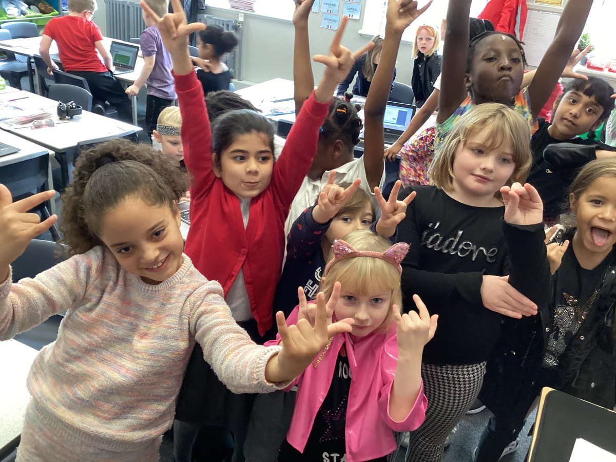 knightontmet's tweet photo. #Richmondclass (Y3) dressed as rockstars and took part in the @TMETrust Cross Trust Battle! They were enthusiastic, focused and showed a lot of resilience. #mathsismega #challenge #KnMPAmaths https://t.co/Xg4gLC5Nj0