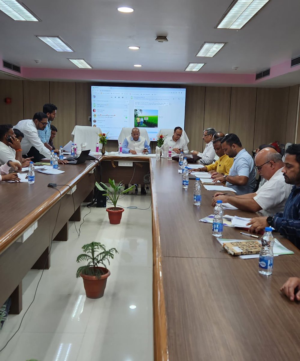 drusawasthi's tweet photo. Today, during my ongoing visit in Bihar state, I also visited IFFCO State Office in Patna. I also took the meeting all state officials along with field staff and discuss the progress of #IFFCONnanoUrea #IFFCONanoDAP in terms of plot demonstrations, field visits and farmer training programs. I also met state team of @IFFCO__TOKIO and discussed state progress. Overall, It was a fruitful meeting.