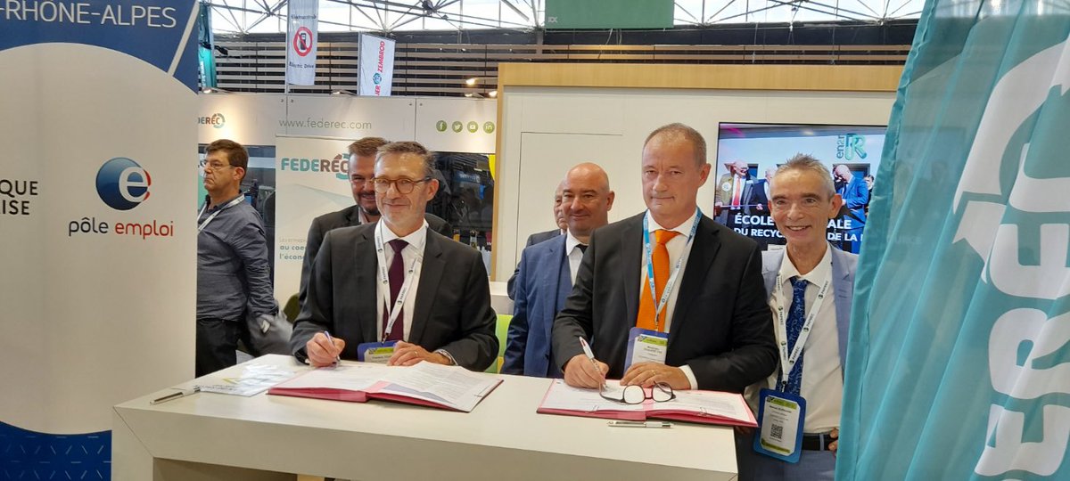 Signature d'une feuille de route avec @_FEDEREC_ à <a href="/Pollutec/">Pollutec 2025</a> ♻️
 
Quels objectifs ?
💡 Sensibiliser aux métiers du #recyclage &amp; renforcer l'attractivité du secteur
🤝 Accompagner les adhérents FEDEREC dans leurs #recrutements
 
#AvecPôleEmploi #Pollutec2023