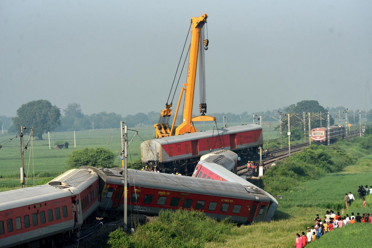 Arv_Ind_Chauhan's tweet photo. My exclusive

Fault in tracks likely cause for derailment of #NorthEastExpress train; engineering dept responsible, finds preliminary probe

#Ragunathpur #Bihar #Railways 
 https://t.co/p8wPjbvp5w https://t.co/r7LdFVBmKQ