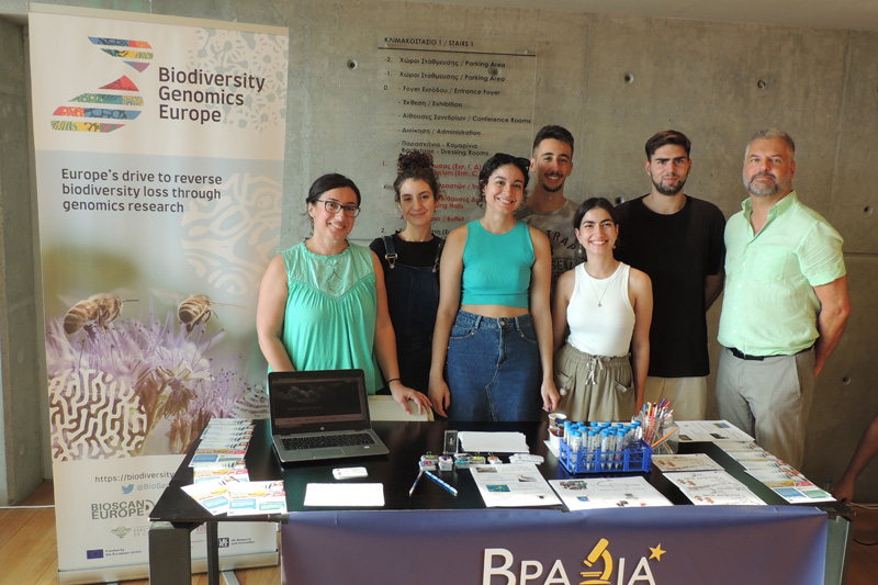 BGE news from Greece! 🇬🇷 #Biodiversity #Genomics #Europe members of the @Auth_University team and students of the Biology School presented the #BGE project at the researcher’s night in Thessaloniki, Greece. Read the full article here: biodiversitygenomics.eu/2023/10/11/bge… @REA_research #DNA