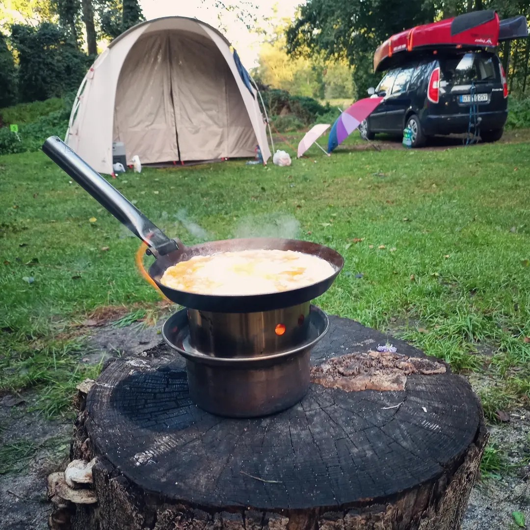 KellyKettle's tweet photo. "First week with the new #KellyKettle #hobostove. 1st boiling water with the kettle, then frying eggs in the iron pan" Oliver Nordsieck🙏
Where Do You Use Yours? Visit us on:
🇬🇧🇪🇺https://t.co/P5teptCTUP
🇺🇸https://t.co/9UmXQaIskC
🇨🇦https://t.co/SySYKhN2Jm
#camping  #outdoors #shtf https://t.co/EeF3nUQxLZ