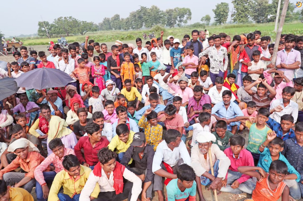 LookInbro's tweet photo. Addressing the issues of the people, making Deepak Yadav the face of Valmikinager's progress. #NityanandRaiInValmikinager https://t.co/U5lOLTG3tT