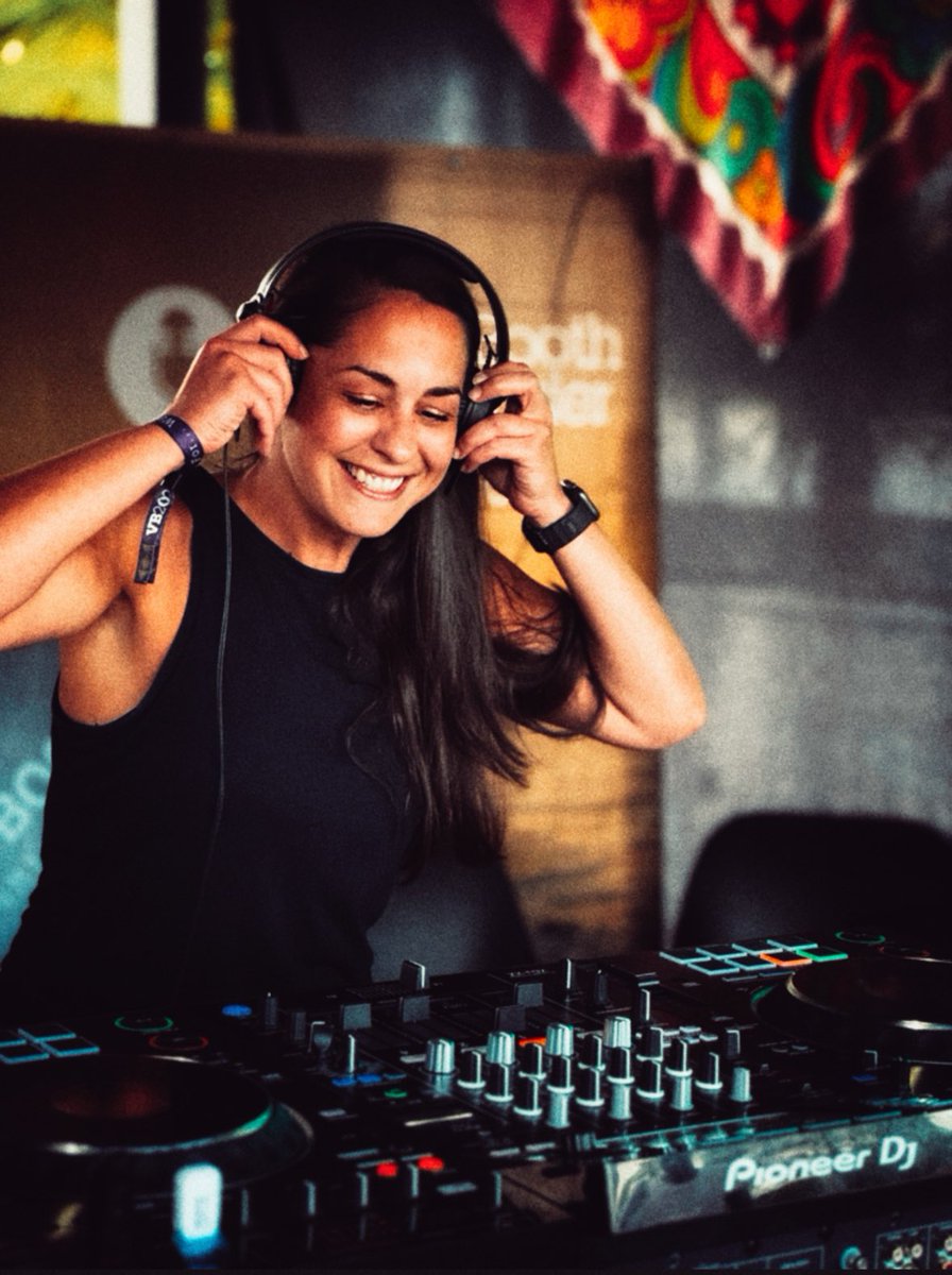 Silvia_Zaragoza's tweet photo. Vocal Booth Memories ๐๏ธโ๏ธ
#vb2023 #vocalboothweekender #poolside #soulful #soulfulhouse #villajoyosa #spain https://t.co/0wEoDJbhbl
