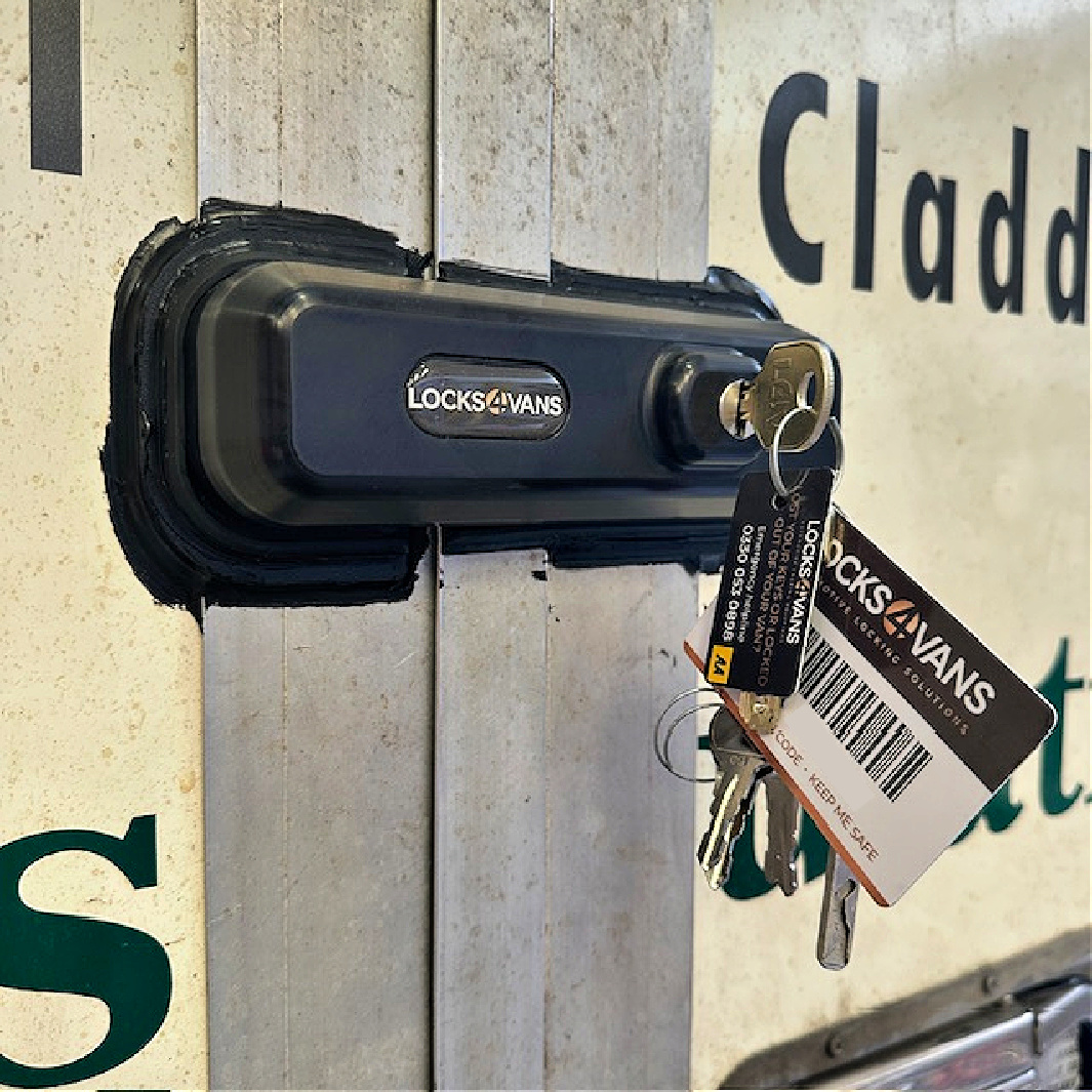 vehicleaccltd's tweet image. Experience Ultimate Security: Ford Custom now equipped with a Lockable Toolbox and a @Locks4VansLtd Statement Lock!

Contact us now for a FREE quote:
📞 0117 379 0279
📧 sales@vehicle-accessories.net
#vansecurity #vantheft #vansafety #locks4vans #l4v #statementlock #deadlocks