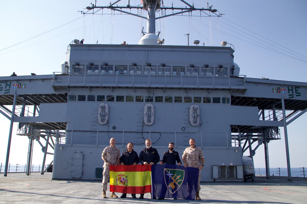 #USSMountWhitney is wearing red and yellow today! 🇪🇸

There is nothing better than celebrating la Fiesta Nacional de España at sea with #STRIKFORNATO's Spanish personnel! As George Orwell would say, how easy it is to make friends in Spain. 🫂

The National Day of Spain celebrates…