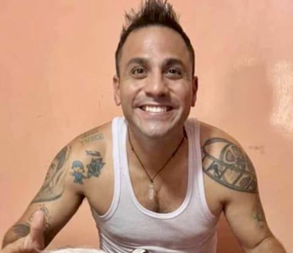 labelenenriquez's tweet photo. El sicariato se llevó a un amigo 😭
Mi pana de la U #JonathanSanchez
Lo conocí hace más de 15 años y siempre supe que llegaría lejos con su talento
Hoy todo el país habla de él y no x su trabajo
Su esposa, hijos, madre, hermano perdieron a un ser maravilloso
Sigo en shock 💔 https://t.co/ZuwZgSlXN1