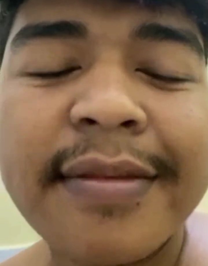 NengSundar41069's tweet photo. BANTU VIRAL KAN VIDEO DAN DATA ORANG INI SEKARANG DI SOSIAL MEDIA INDONESIA DAN JANGAN LUPA MASUKKAN KE DALAM GRUP YG ADA DI APLIKASI INDONESIA #BERITAVIRAL
#INDONESIAVIRAL #DETIKOM
#PELECEHANSEXSUAL 
#PENCABULAN #MESUMVIRAL
#MATANAJWA #HUMUM
#PENIPUAN #METROTV https://t.co/Vyq4Qz9p65