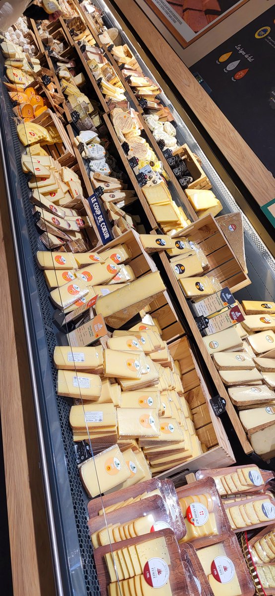 akt_aysee's tweet photo. Fromage frais ✨️😍🧀
#Gastronomie 🇨🇵 #France
#comté
#gouda
#mimolette
#emental
#gorgonzola
#bleu https://t.co/XLBmOjzzJ5