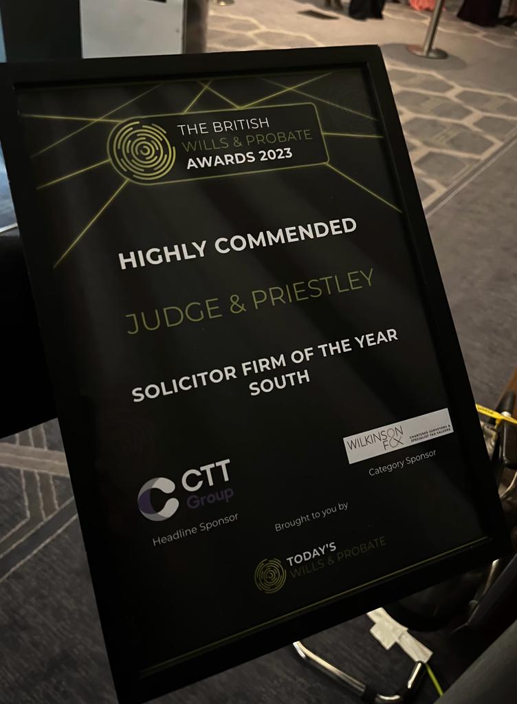 👑 You can't help but feel like royalty when @JennieBond1 gives you an award. Huge kudos to our #PrivateClient team on their 'Highly Commended' distinction in the Solicitor Firm of the Year (South) category at The British Wills & Probate Awards 2023.

#BWAPAwards2023 @TWProbate