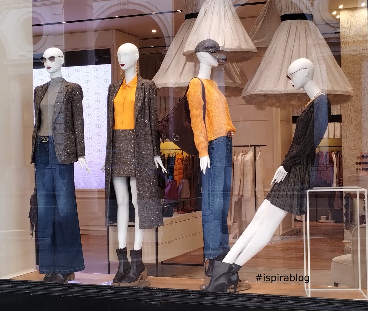 thinkretail's tweet image. Twin Set Turin - Fall 2023 - Womenswear Collection - brown garments with orange shirt and sweater, jeans pants, brown bags and black short boots #twinset #ispirablog urly.it/3xr3c