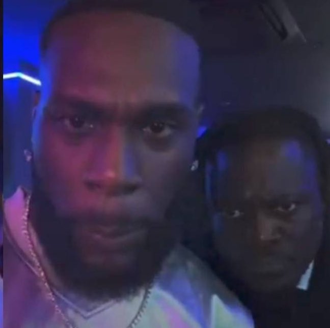 colomboclaat876's tweet image. Two birds when they see one stone coming towards them: