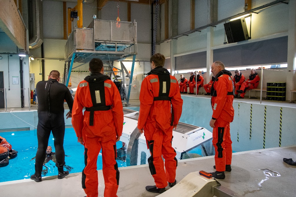 AOPAGermany's tweet photo. Überleben auf See – Sea-Survival-Training in Elsfleth
In Zusammenarbeit mit Fire Safety Training und dem Maritimen  Kompetenzzentrum fand Ende September erneut das Sea-Survival Training in  Elsfleth nahe Bremen statt. https://t.co/1yMxaicuCb #pilot https://t.co/zcvRsvahwk