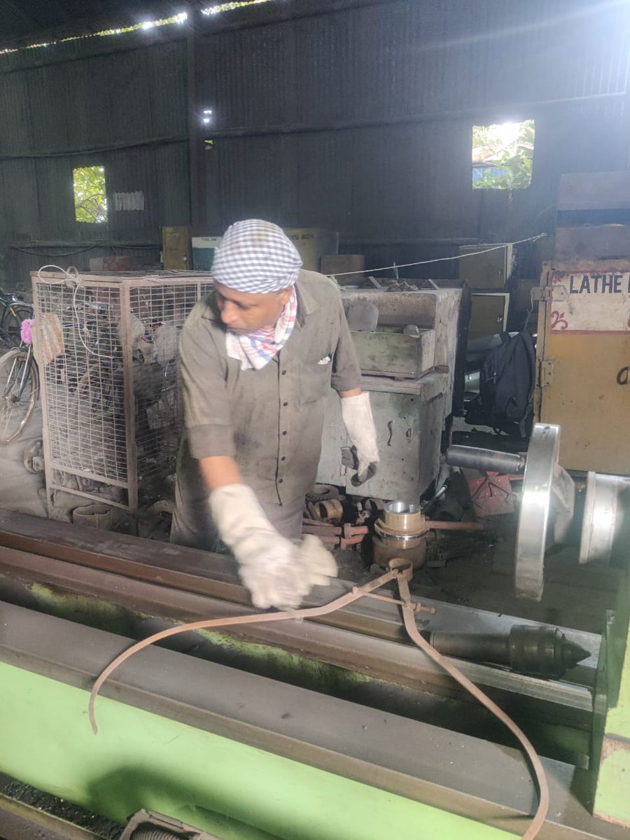 FSNLBhilai's tweet photo. #FSNL The workshop was cleaned by placing scattered tools and tackles in their proper place. Date: 05/10/2023 #SwachhataCampaign #SwachhBharatMission #SpecialCampaign3  @SteelMinIndia @PibSteel https://t.co/ALsvLYVgw8