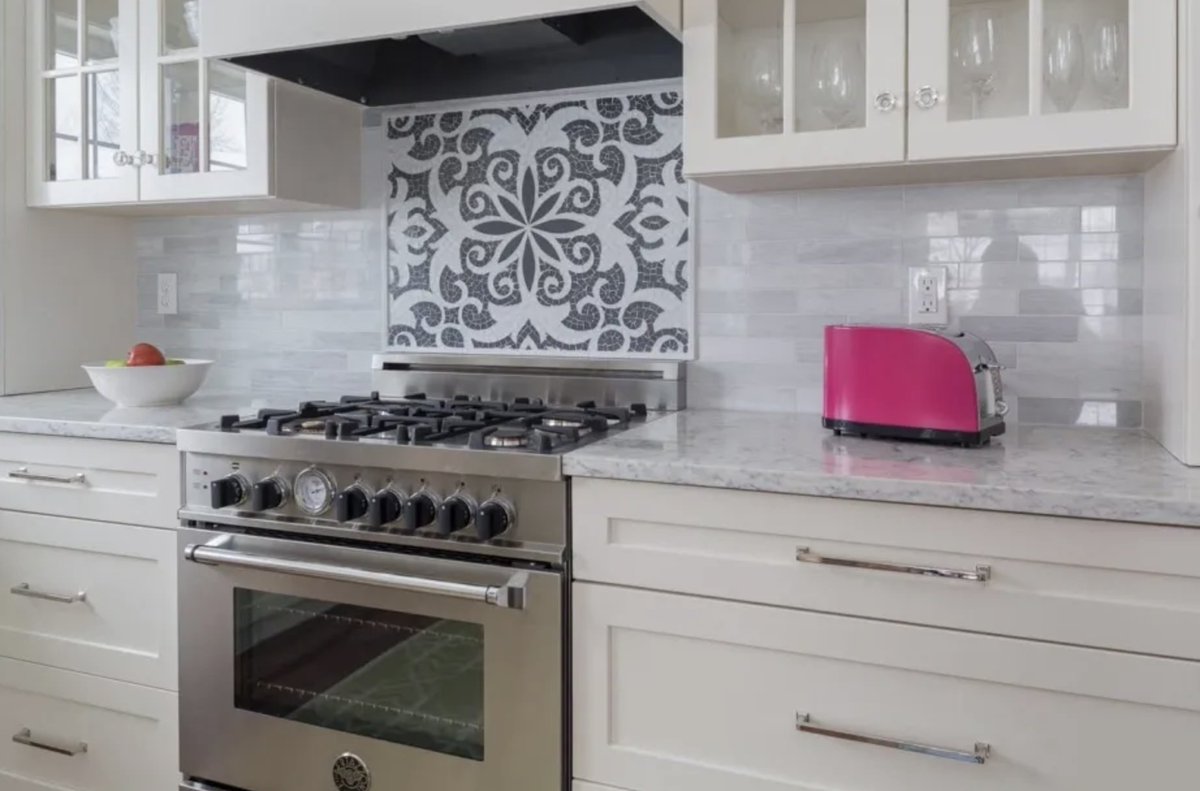 Jmlegacyremodel's tweet image. 🏘️Home for the 🦃Holidays Sale! Save $1,500 off your complete kitchen remodel! Make your kitchen the social hub and visual focal point it should be, in time to welcome all of your holiday season guests! Exp. 10/31/23🔪🍽️ #KitchenRemodel #Backsplashes JMLegacyRemodeling.com