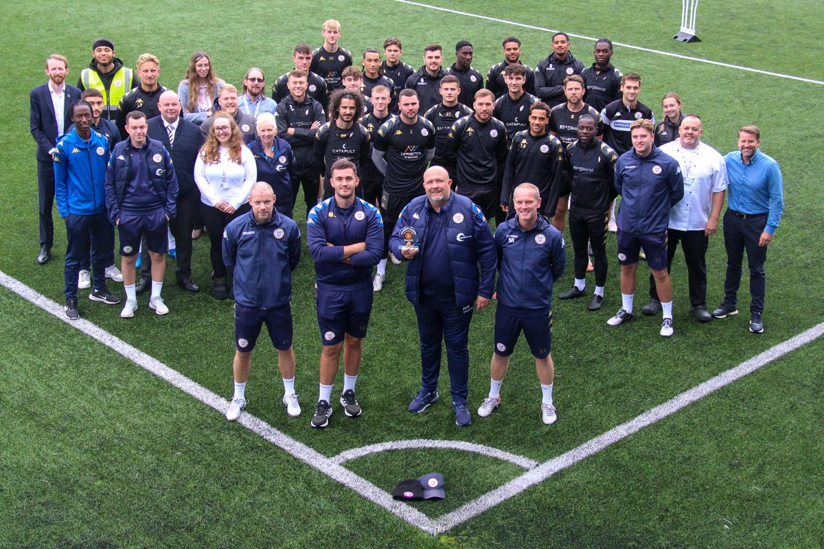 𝗠𝗮𝗻𝗮𝗴𝗲𝗿 𝗼𝗳 𝘁𝗵𝗲 𝗠𝗼𝗻𝘁𝗵! 🙌 We are delighted to announce that Andy Woodman has received the @TheVanaramaNL Manager of the Month award for September! Congratulations, Gaffer! #WeAreBromley