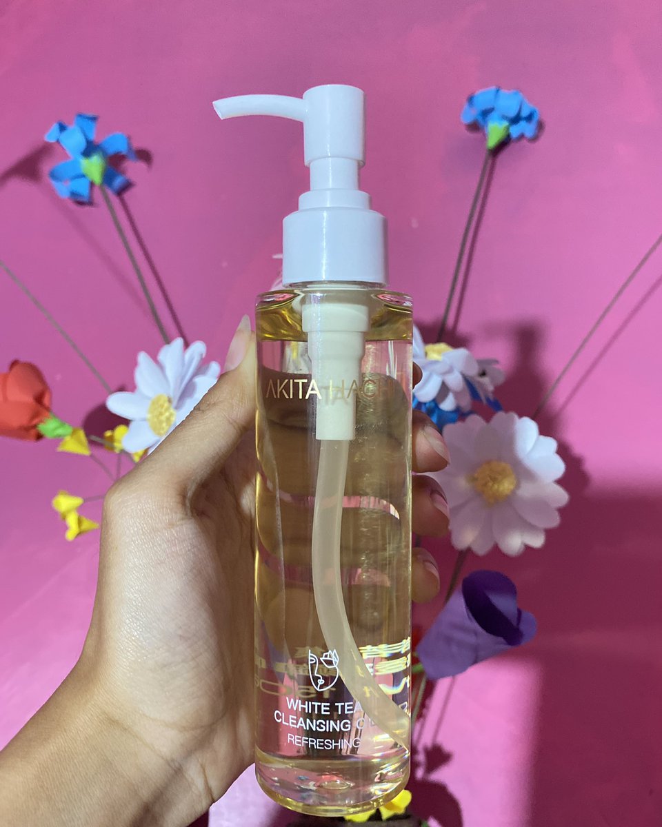 rachiecha's tweet image. how do I remove my makeup using this good cleansing oil, cuma 30 ribuan

mempermudah remove makeup, apalagi dapet 150mL &amp;amp; km wajib punya. sebelum itu, sini aku bisikin minusnya #skincarecaca