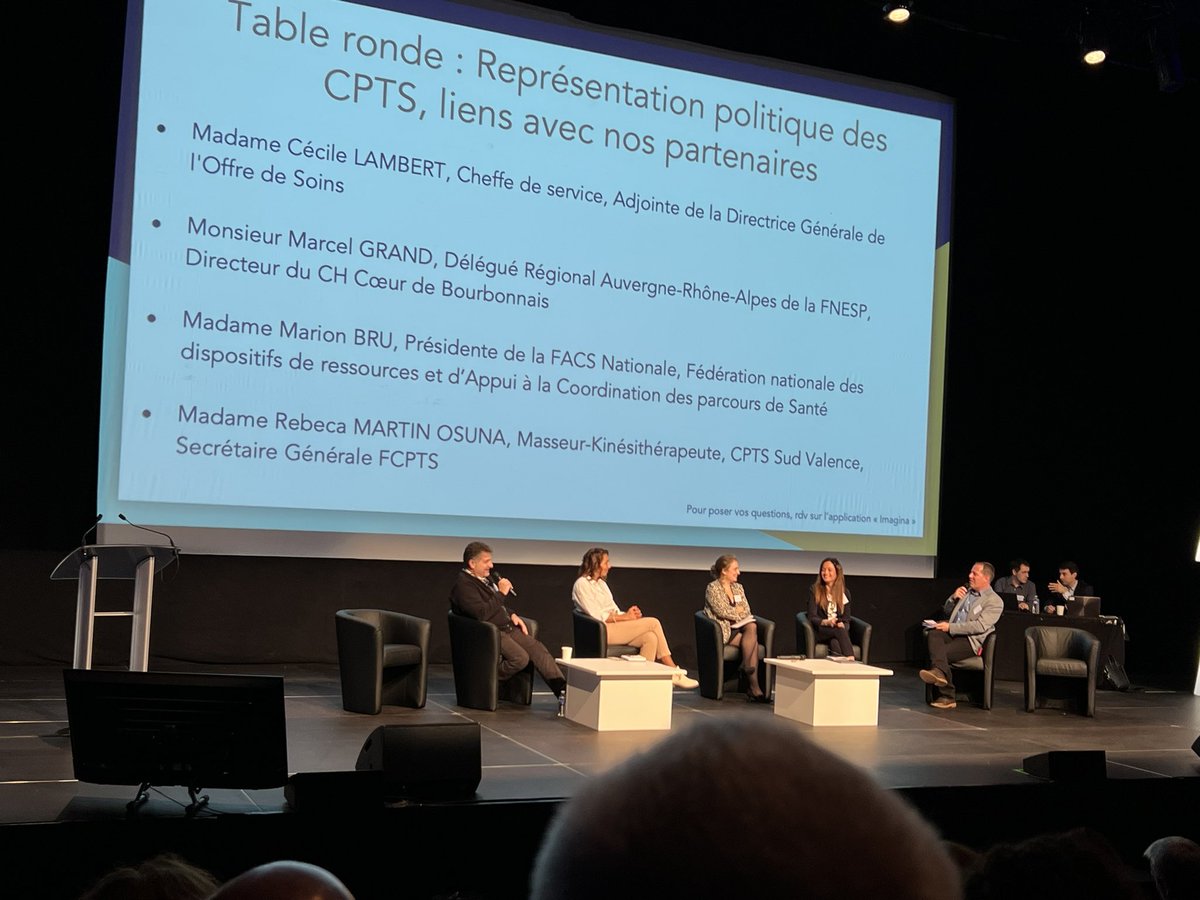 domDepinoy's tweet photo. Une table ronde intéressante au congrès @CFcpts : faire converger les actions en faveur de la coordination @AVEC_sante @CabAcsantis @ https://t.co/Jx9tDq9teQ