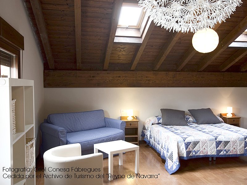 tierrasDiranzu's tweet photo. Casa Rural Santamaría es una encantadora #casarural  en el precioso pueblo de #VillanuevadeYerri  para 14 personas, a orillas del hermoso #EmbalsedeAlloz .
MAGNÍFICA TERRAZA CON BARBACOA
SOMOS PET FRIENDLY
Mas info:📷https://t.co/PSTnGoXDsg https://t.co/5gA15yntq2