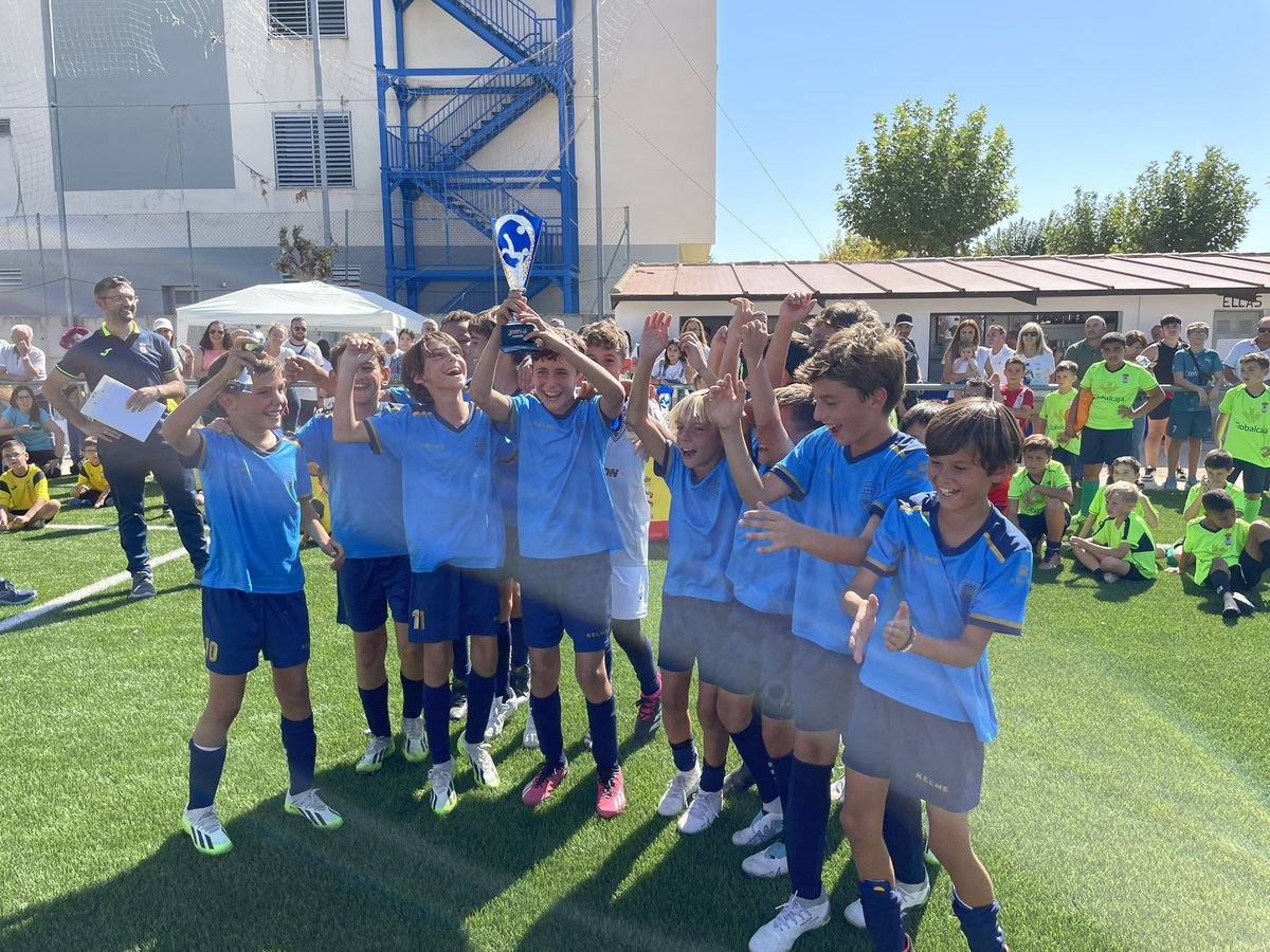 OlimpicoVdo's tweet photo. 🏆CAMPEONES🏆

⚽️Olímpico Villarrobledo ALEVÍN

🏆Trofeo Zamora: Álvaro Zapata y Daniel Rodrigo

🏆MVP Pedro del Amo

Todos jugadores del Olímpico Villarrobledo 

💪🏾 Campeón del torneo Junior CUP El Provencio 

Enhorabuena 👏🏽👏🏽👏🏽

📸 https://t.co/CgqyxzYpKh