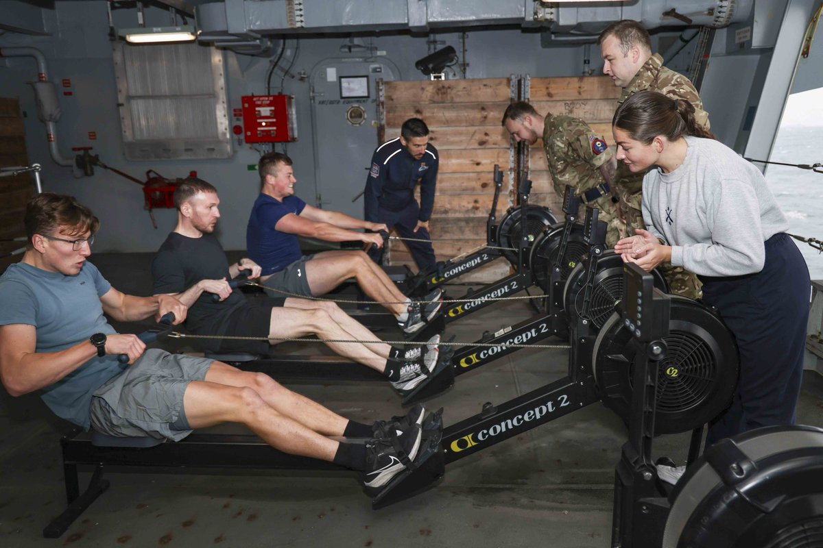 HMS Queen Elizabeth tweet media