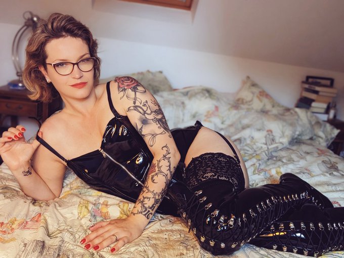 Be a good boy...  @Compte_VTC_Off https://t.co/5qm70zP9UR<a class="tags" target="_blank" title="On Twitter" href="/?out=eyJ0eXAiOiJKV1QiLCJhbGciOiJIUzUxMiJ9.eyJpYXQiOjE3MjQ4ODU4MTEsImlzcyI6InR3cG9ybnN0YXJzLmNvbSIsIm5iZiI6MTcyNDg4NTgxMSwiZXhwIjoxNzU2NDIxODExLCJyZWRpcmVjdF91cmwiOiJodHRwczovL3R3aXR0ZXIuY29tL0NvbXB0ZV9WVENfT2ZmIn0.sw_GwRfQwVecOfC05UyiibMcGE46e_LogNpXnm_rsXiTzZ5WWdxXCUXS-OoEezBcfpYB1HuaomGuIpLO4FaGCA">@Compte_VTC_Off</a><a href="/tag/throne"class="tags"><span>#throne</span></a><a href="/tag/wishlist"class="tags"><span>#wishlist</span></a>