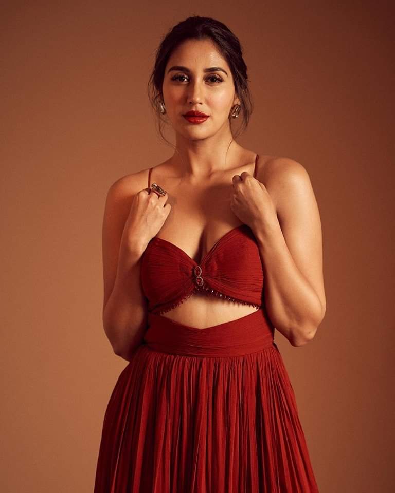 B_UtyDoseDaily's tweet photo. Nikita Dutta looking sensational in Red🔥 ❤️🔁💞
#NikitaDutta #Photoshoot #actress #Model #Angelsworld https://t.co/Fk9ZPM3Ipu