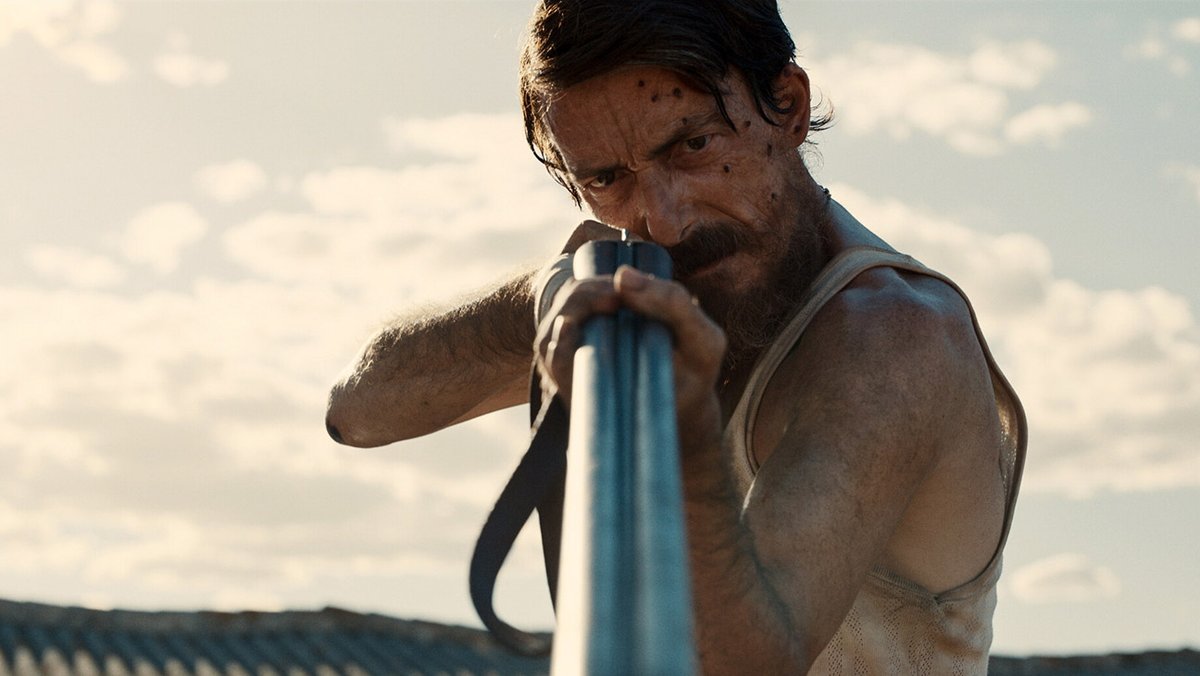 pero cuando menos te lo esperas, volantazo de 180° para dejarnos con el culo torcido. Lo de Víctor Clavijo es demencial y para mí ya es digno merecedor del premio a mejor actor en este #Sitges2023.