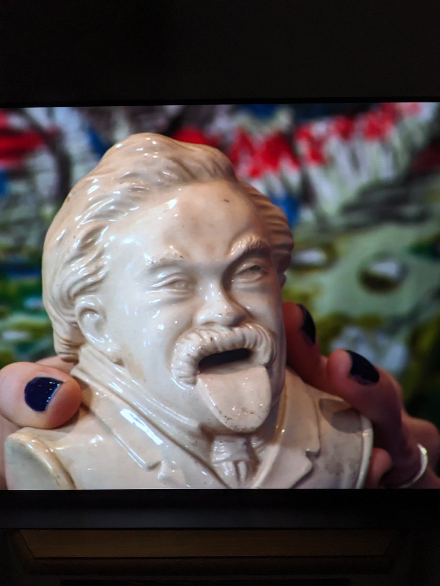 Friedeggstudios's tweet image. A woman on @BBCBargainHunt said this item was ugly.
Take a look at her husband....do you see it 🤣🤣🤣 imho he looks quite distinguished.