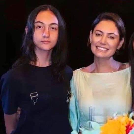 POPTime on X: Nova foto de Laura Bolsonaro, filha de 13 anos do  ex-presidente, circula pela web.  / X