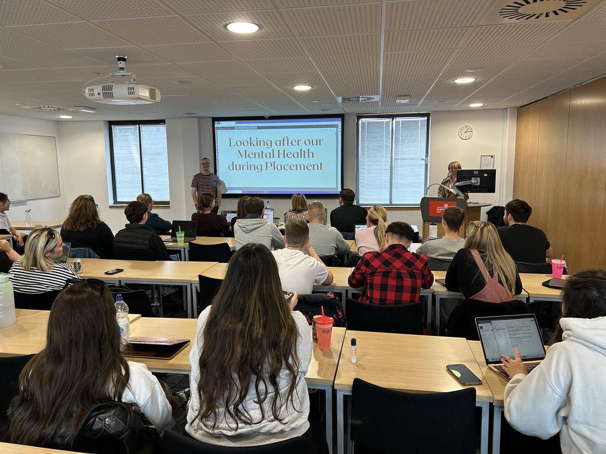 Kicking off our Professional Practice seminar with <a href="/McDermottBusEd/">Mr McDermott</a> and @MissWardBusEd… focus on mental health on placement <a href="/StrathEDU/">Strathclyde Institute of Education</a> #StrathBusEd #SharingGoodPractice #LearningFromEachOther
