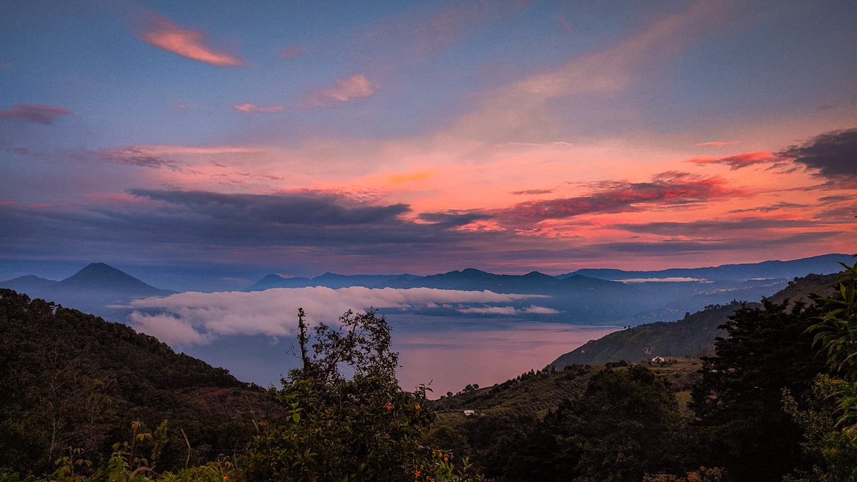 fdleon84's tweet image. ¿Viste el amanecer hoy?

En la Ruta Nacional 1 que conduce de San Andrés Semetabaj a Aldea Godinez vía Mirador Mario Mendez, así se vio el amanecer de hoy jueves 12 de octubre. 
@sonora969
@ArnulfoAgustinG