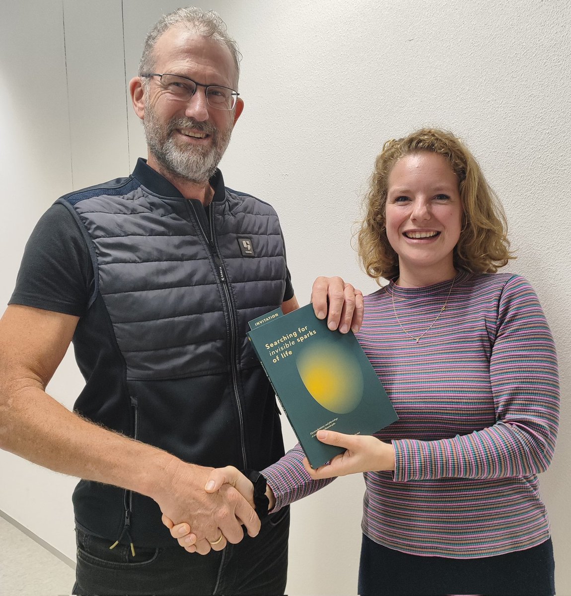1 of the many happy moments in a PhD &amp; professors life. Handing over the printed thesis copy. Many 🎉 🎉 to <a href="/HeleenOuboter/">Heleen Ouboter</a>  "Searching for the invisible sparks of life" a journey with much-needed persistence into #Methanoperedens physiology #methane  #microbiology @RIBESresearch