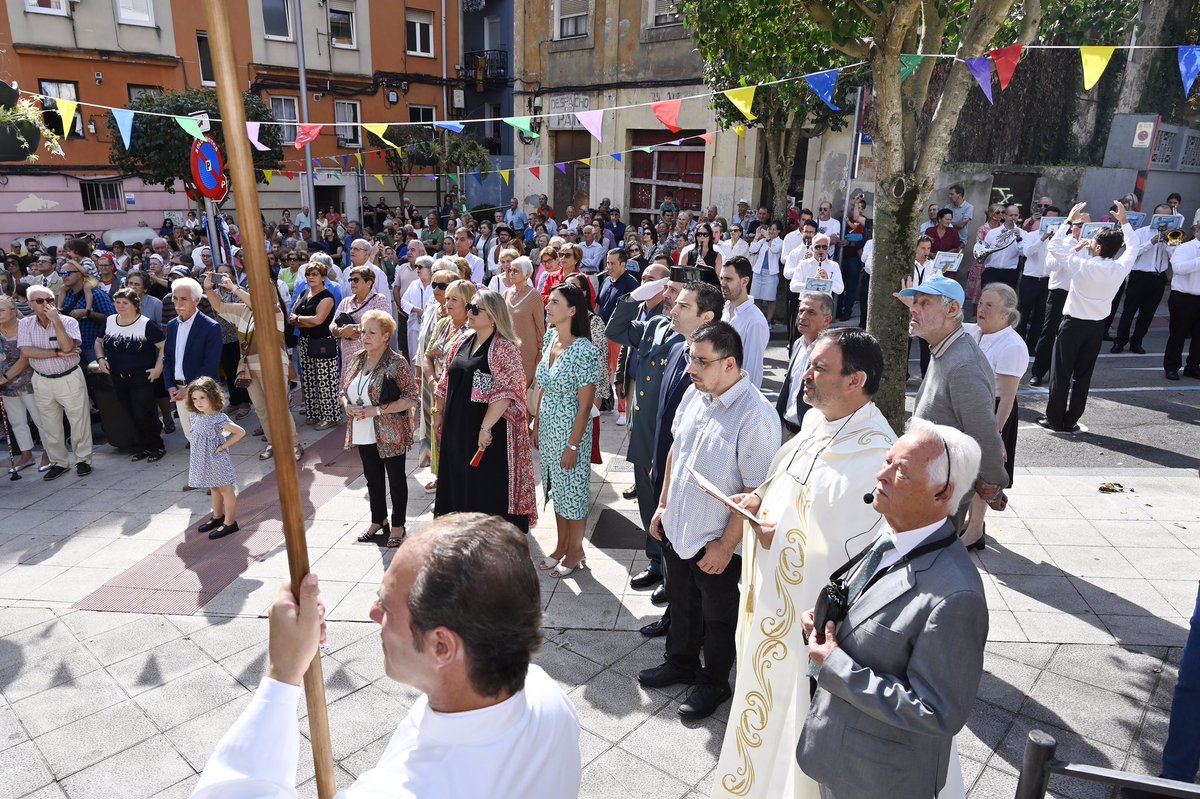 gemaigual's tweet photo. 🏘 En el barrio de #Perines #Santander celebrando la festividad del Pilar
Acompaño a sus vecinos en los actos programados para este día: una misa en la parroquia de los Franciscanos y posterior procesión de la Virgen
🎉Disfrutad mucho de esta jornada festiva‼️ https://t.co/kUjRdhxWsG
