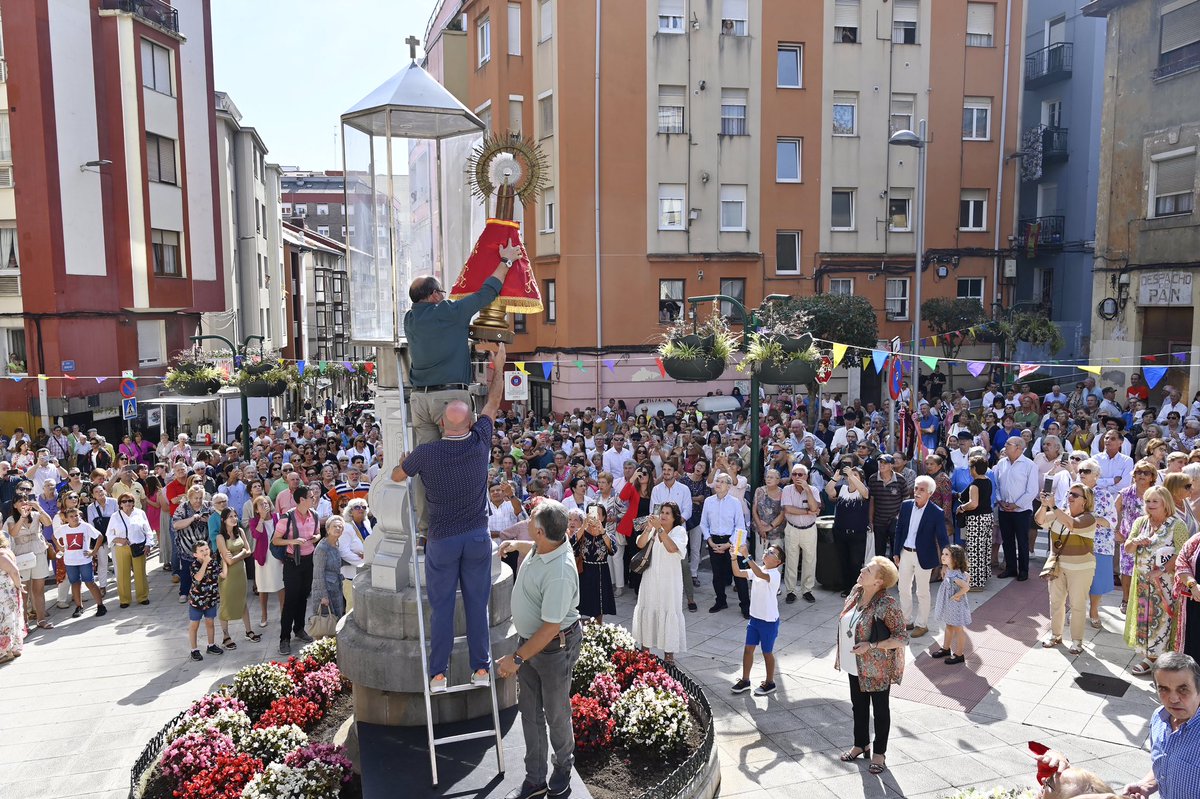 gemaigual's tweet photo. 🏘 En el barrio de #Perines #Santander celebrando la festividad del Pilar
Acompaño a sus vecinos en los actos programados para este día: una misa en la parroquia de los Franciscanos y posterior procesión de la Virgen
🎉Disfrutad mucho de esta jornada festiva‼️ https://t.co/kUjRdhxWsG