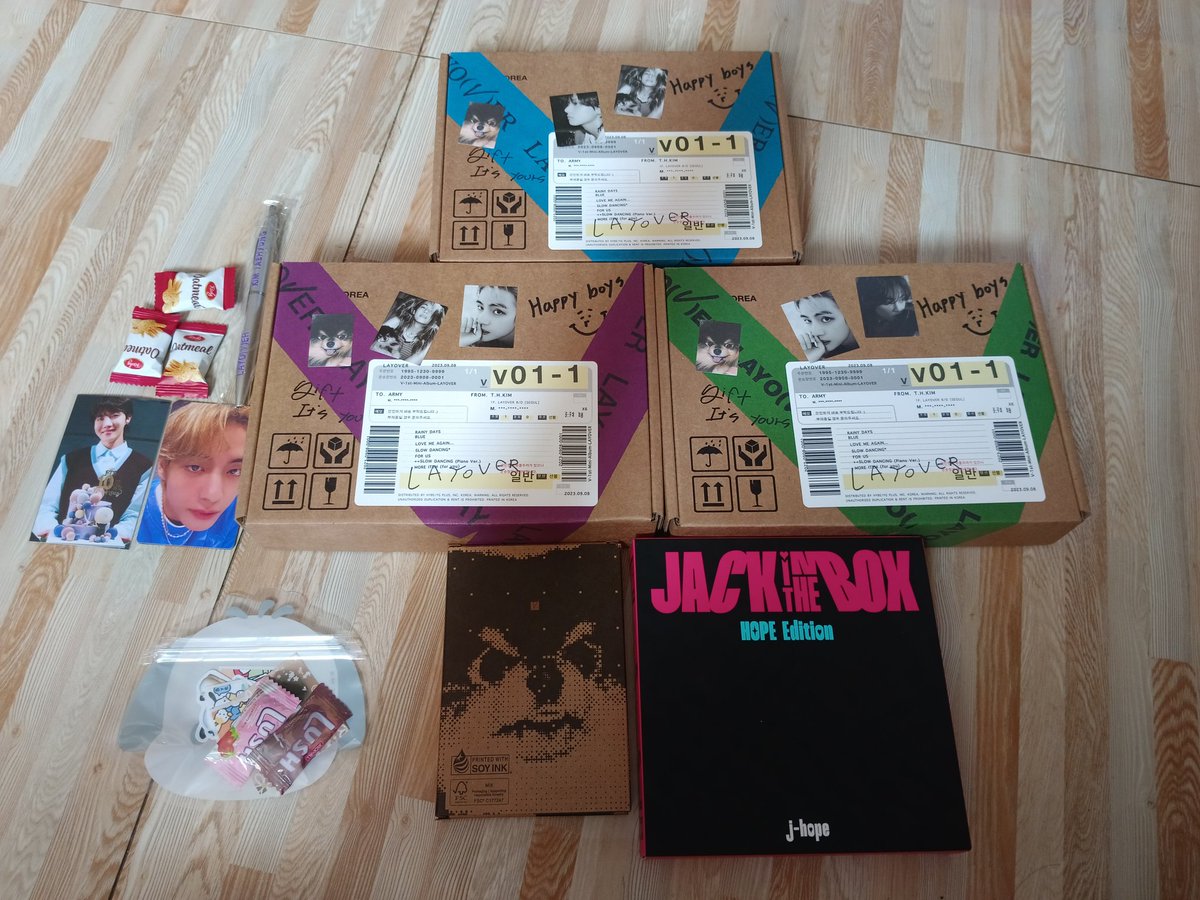 schezabnsacc's tweet photo. Received the JITB and Layover albums safely po!  The  freebies are so cute din lalo na yung pen! Thank you so much for the consistent updates and for the smooth transaction po! Stay safe🫶
@ppied_piper
#ppiedpiperproof https://t.co/TtxMws4Fpe