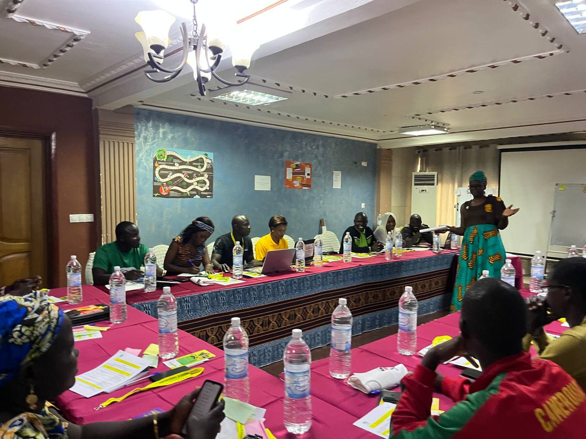 civic_watch's tweet photo. Depuis ce matin, nous nous engageons avec les OSC de #Garoua, #Maroua, et #Ngaoundéré pour trouver des solutions durables pour atténuer le discours de haine et l'extrémisme violent en utilisant notre Guide pratique comme outil construction de #Paix https://t.co/r7ZgHGLdt6