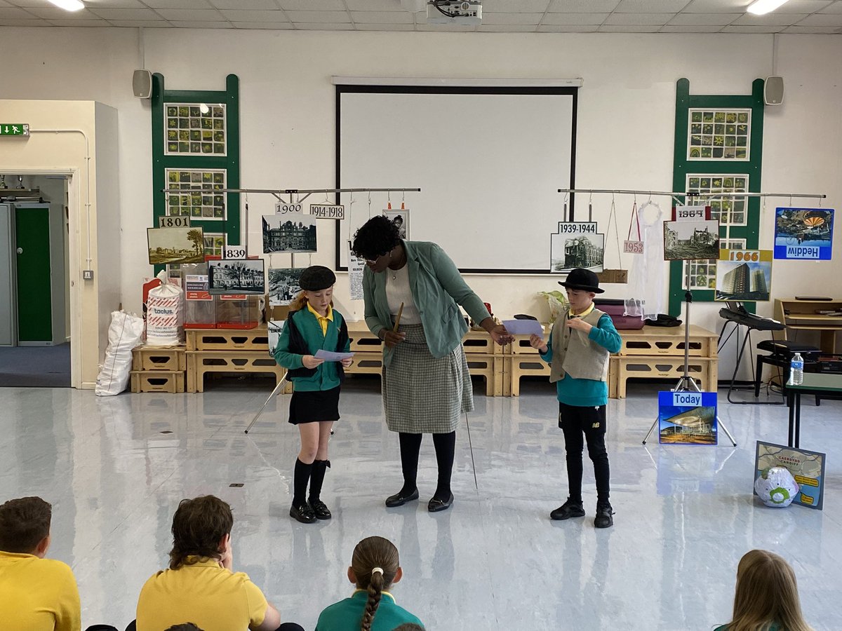 MrJonesPYP's tweet photo. Diolch yn fawr @MewnCymeriad am ddod i gynnal perfformiad fel Betty Campbell! Mae’r plant wir wedi mwynhau ac wedi dysgu llawer! #MisHanesPoblDuon #BlackHistoryMonth https://t.co/ocFVO32hb5