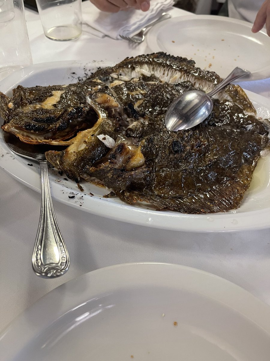 AndeerrGr's tweet image. Rodaballo y chuleta. Simple.