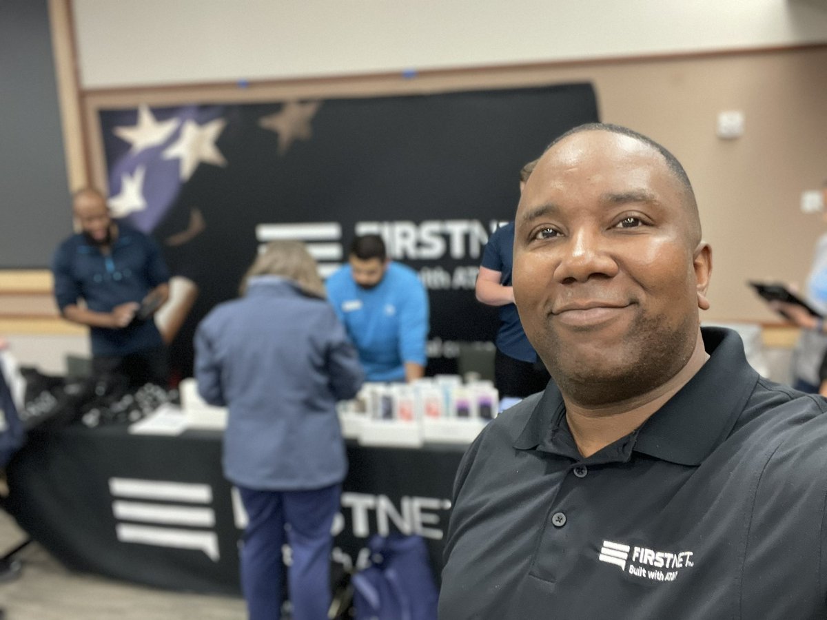 AricCarney's tweet photo. Happy to share FirstNet with the hospital staff of Meritus Medical Center! Thx 2 @FirstNetMattt @ATT_CODY @kelleelightskin #TheMainEvent @MissesJones704 @Bh7316 @DomDavis_ @404girl @MASMakeItMatter @FirstNet https://t.co/tOIzT5FDJW