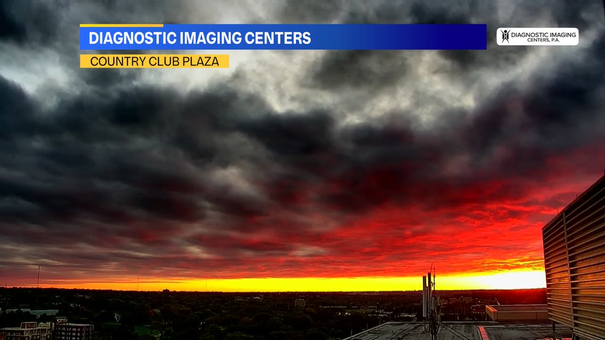 MBogowith's tweet photo. Hello Gorgeous!!! #RedThursday #RedSkyMorning #fox4kc https://t.co/HLFfXRdxqP