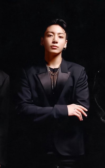 Bluesap26's tweet photo. @BIGHIT_MUSIC King for a reason 👑 https://t.co/MW3cX1HDU3