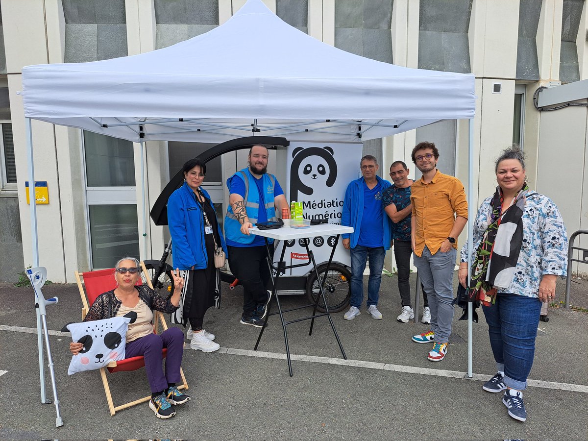 PIMMSdeBordeaux's tweet image. Outiller le #médiation #numérique. Échanges de pratiques @Laval_la_Ville autour des triporteurs connectés dans les QPV. Aller vers, faire avec les habitants. 
@PIMMSdeBordeaux @GLEAMPimms @PimmsRennes @FranceMediation @Amcsgroupe adapt13 @ANCTerritoires @pimmsmediation